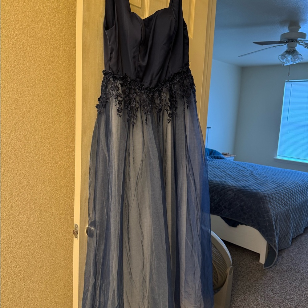 Elegant Navy Blue Gown with Lace Detail